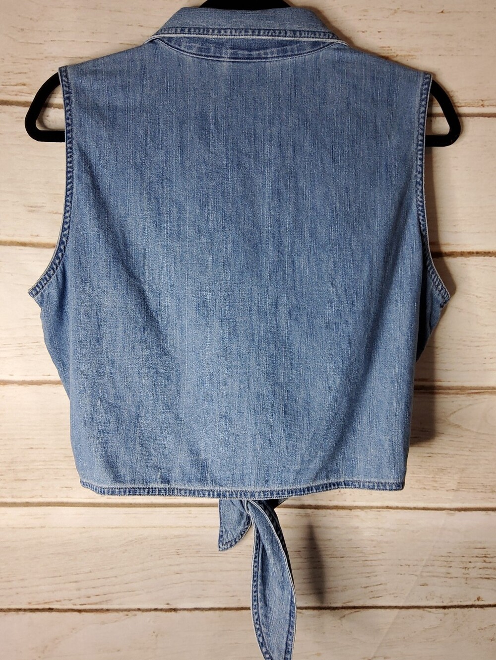 Route 66 Vintage Light Blue Denim Button-Front Tie Hem Sleeveless Shirt - Picture 2 of 6
